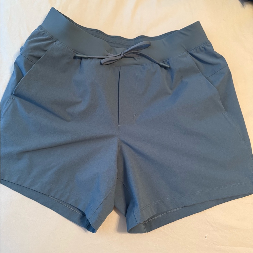 Men’s Lululemon Zeroed In 5in shorts